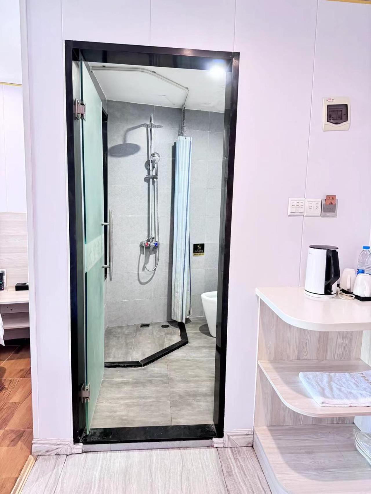 Zhuhai Dreamers Capsule Hotel Exterior photo